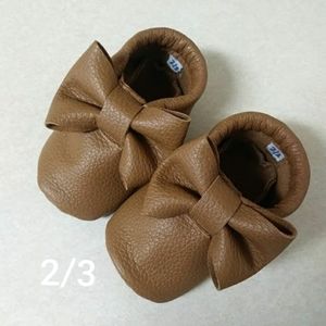 Baby bow moccasins
